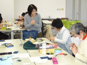 JAこうか女性部が小物入れ作りに挑戦
