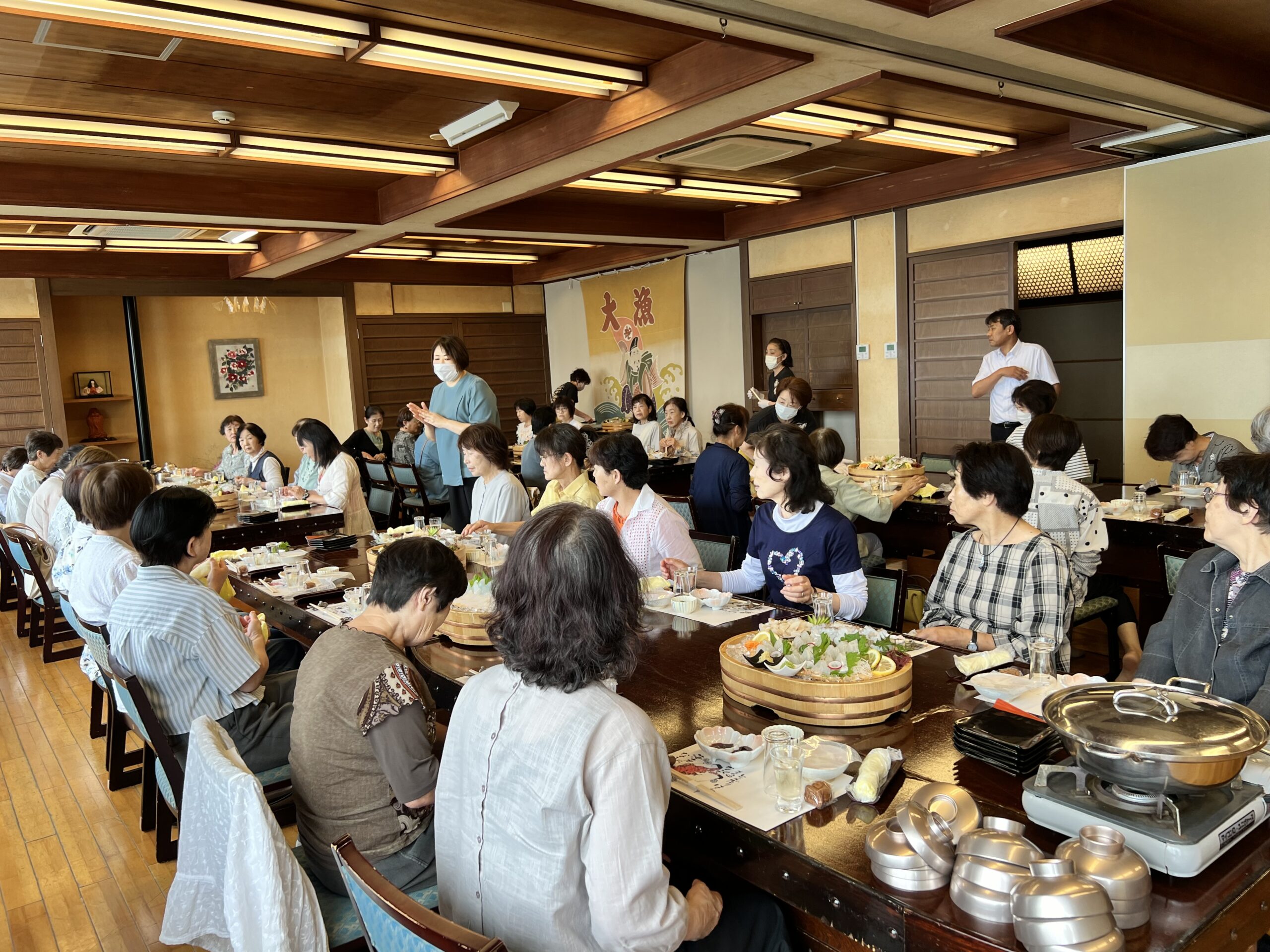 女性部仲間づくり旅行　日間賀島で海鮮料理に舌鼓