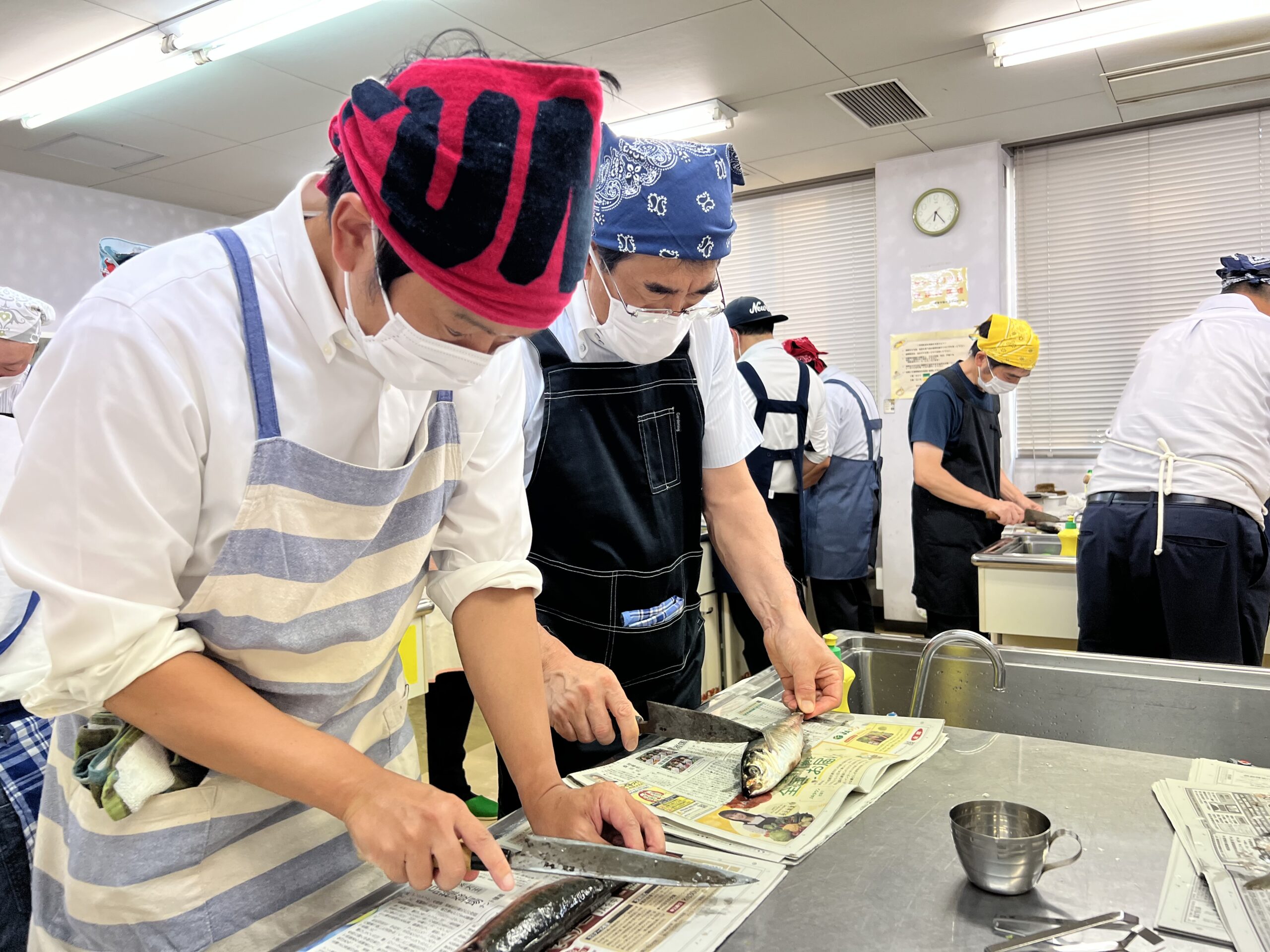 男性職員が『家の光』の料理に挑戦‼食を通してくらしの活動の理解深める