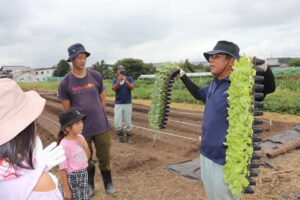 親子で「秋冬野菜の植え付け」にチャレンジ